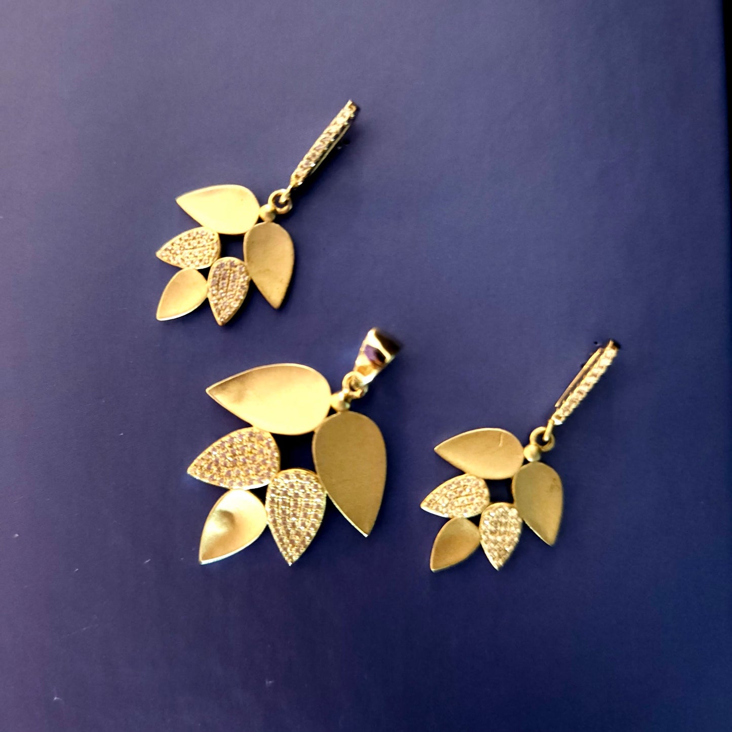 Five Leaf Silver Pendant Earrings Set