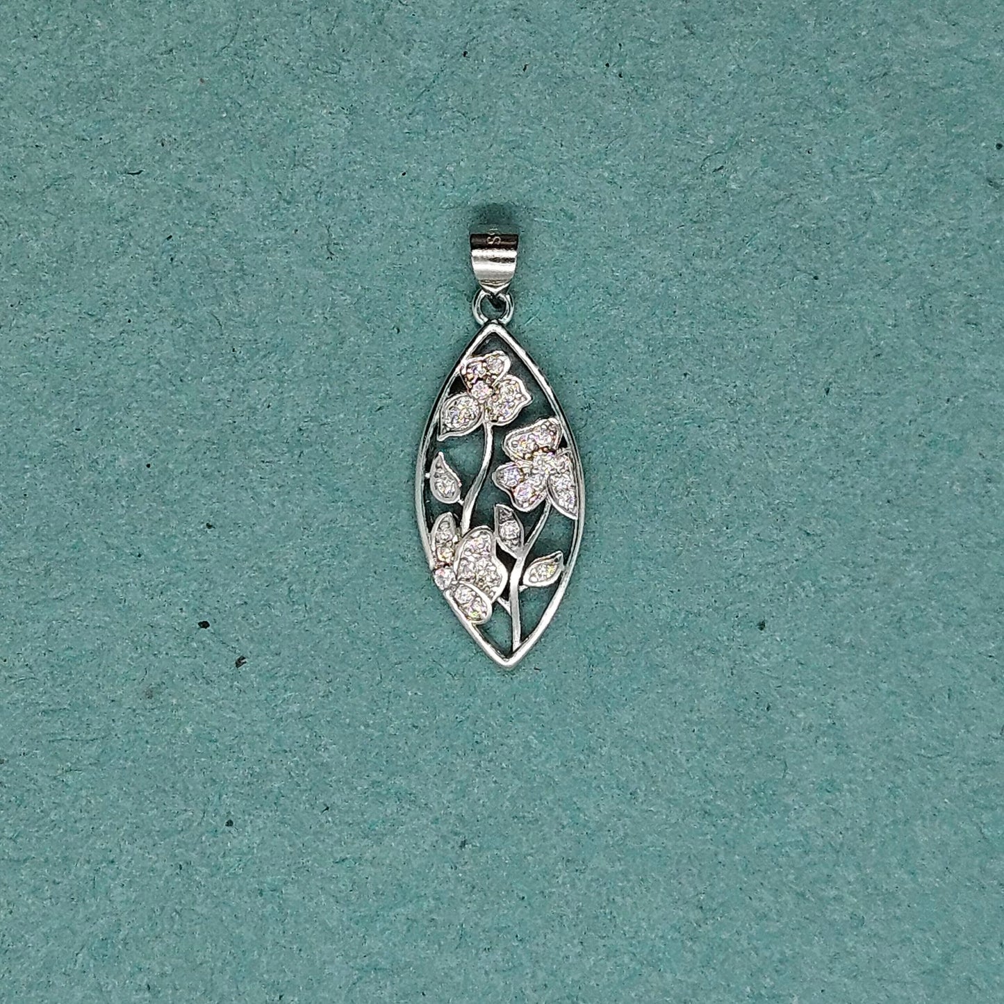 Flower bouquet cutwork pendant