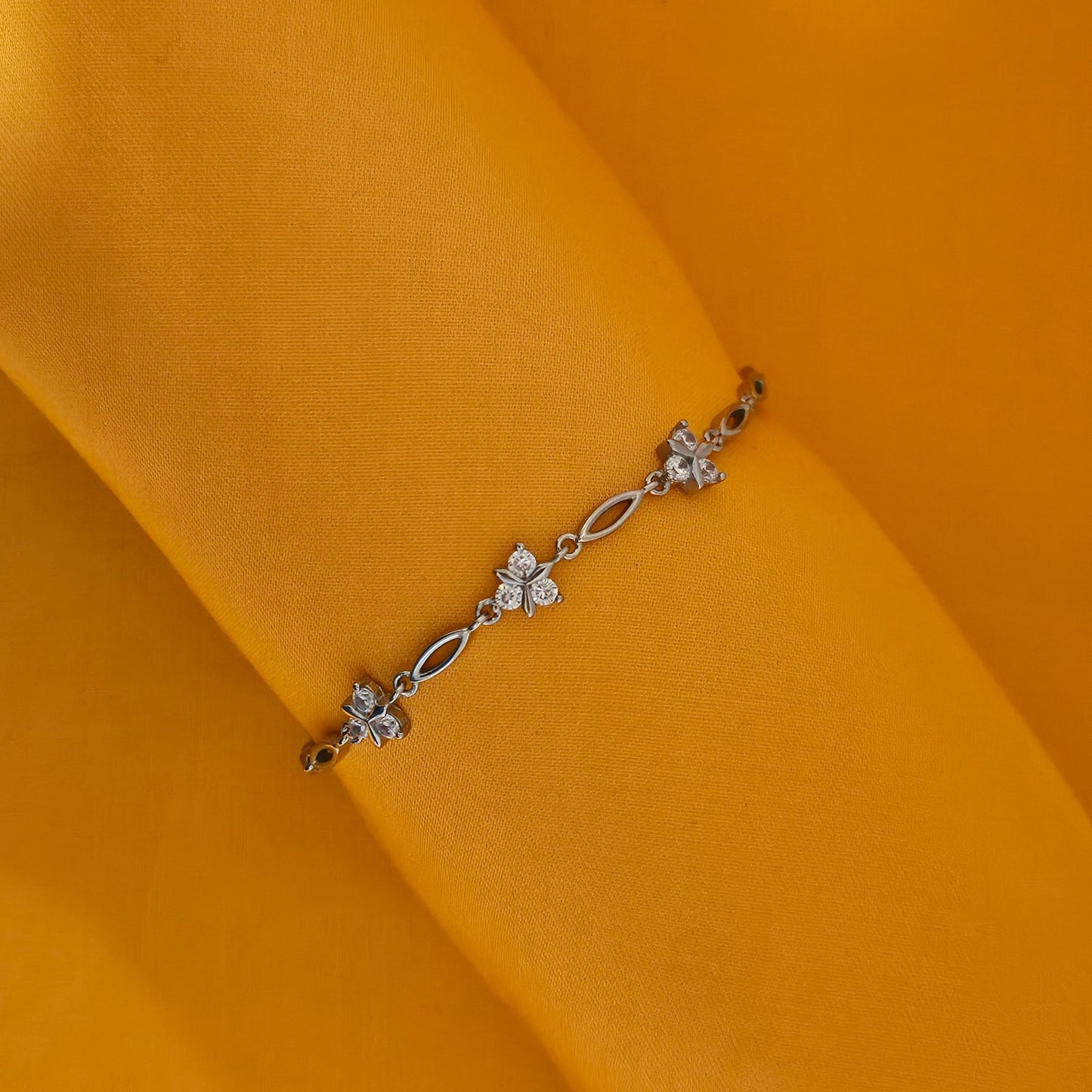 Triangle with leaf motif bracelet