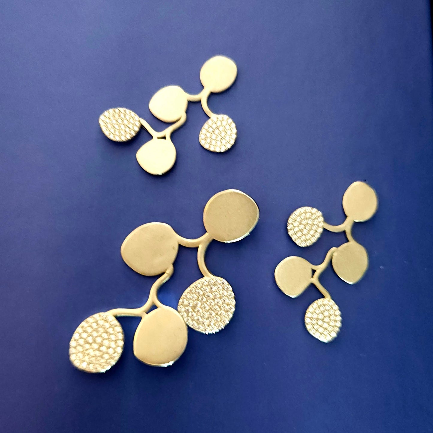 Five leaf Matte Silver Pendant - Earrings Set