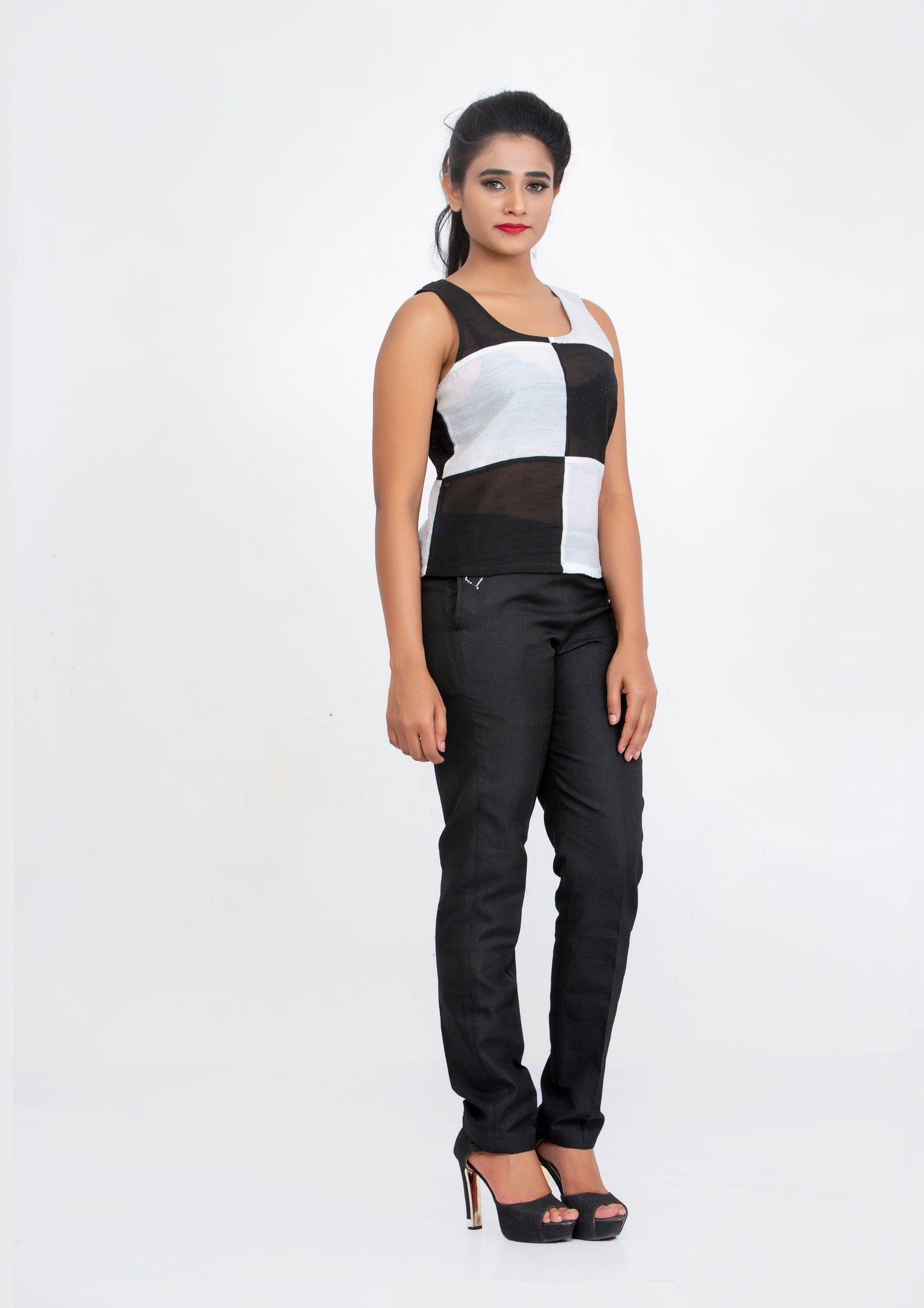 White and Black Cotton Chess chequered Sleeveless Short Top
