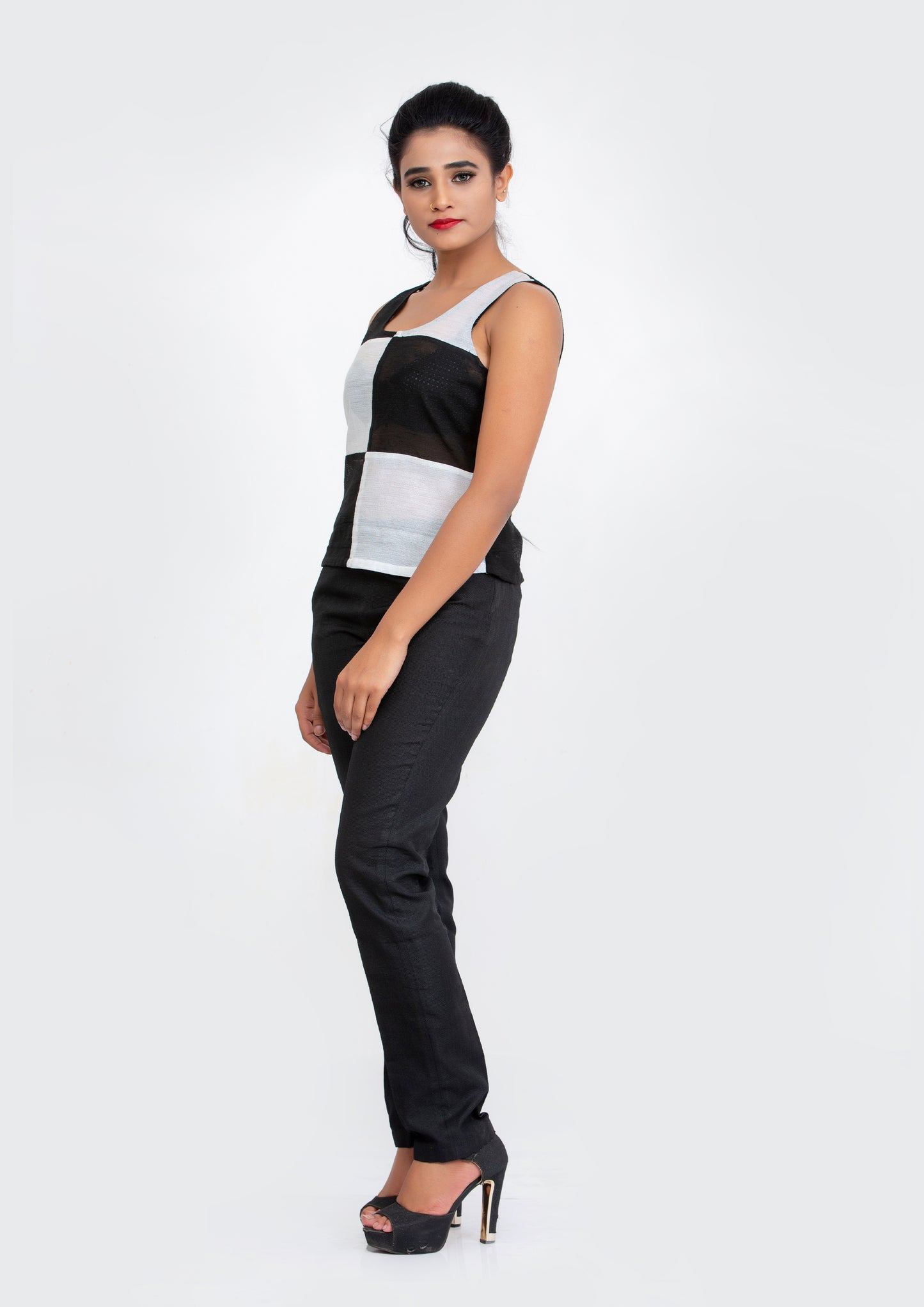 White and Black Cotton Chess chequered Sleeveless Short Top
