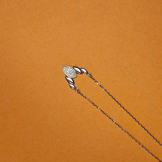 leaf shape patterned pendant with chain